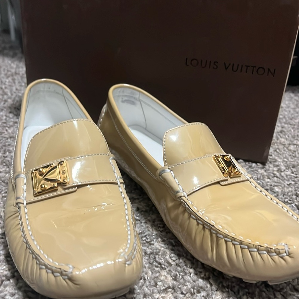 Cream Louis Vuitton leather shoes